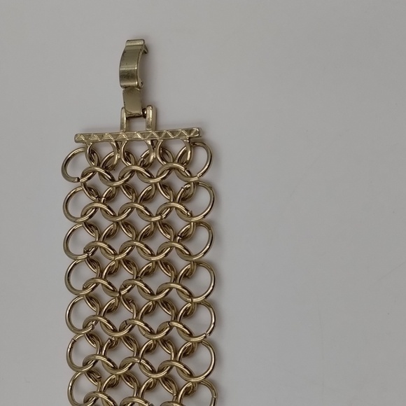 Gold tone round link bracelet cuff - Picture 5 of 9